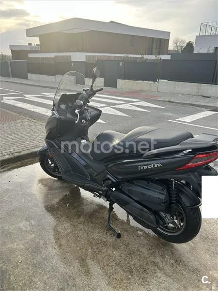 Kymco Grand Dink 300 – Vista 3