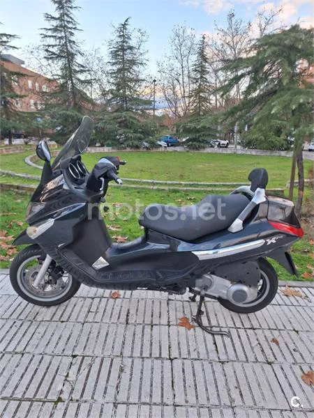 Piaggio X EVO 250 – Vista 2