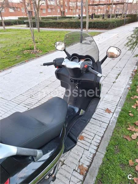 Piaggio X EVO 250 – Vista 5