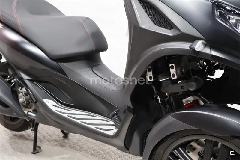 Piaggio Beverly – Vista 12
