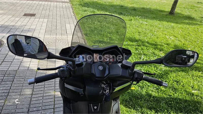 Yamaha XMAX 400 – Vista 11