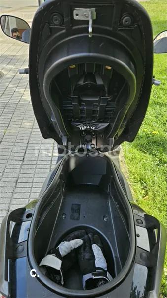 Yamaha XMAX 400 – Vista 12