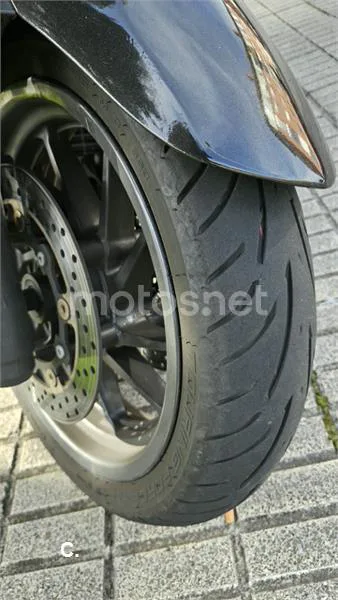 Yamaha XMAX 400 – Vista 7