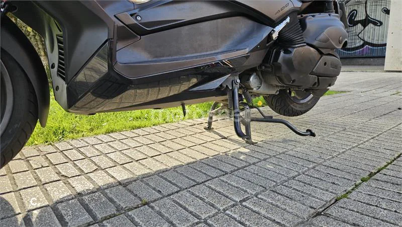 Yamaha XMAX 400 – Vista 8