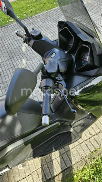 Yamaha XMAX 400 – Vista 9