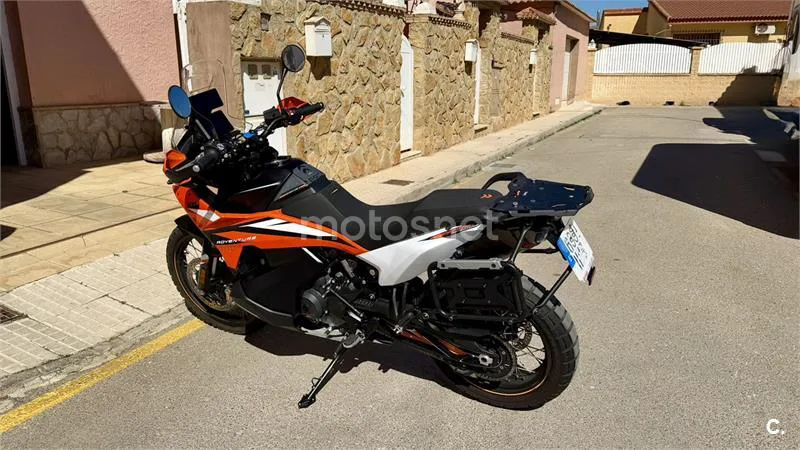 KTM 890 – Vista 9