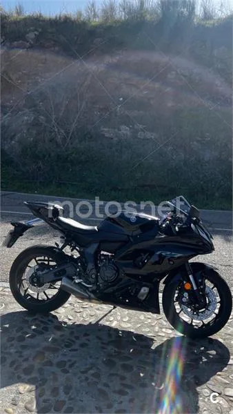 Yamaha R7 – Vista 3