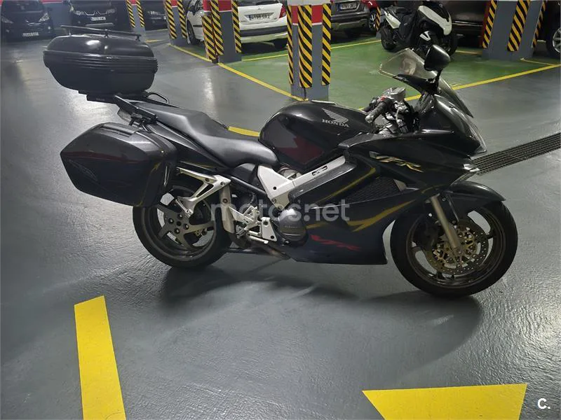 Honda VFR 800 FI – Vista 2