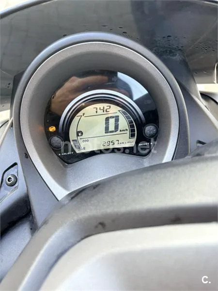 Yamaha NMAX – Vista 4