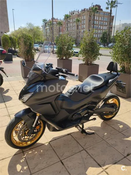 Honda Forza 750 – Vista 4