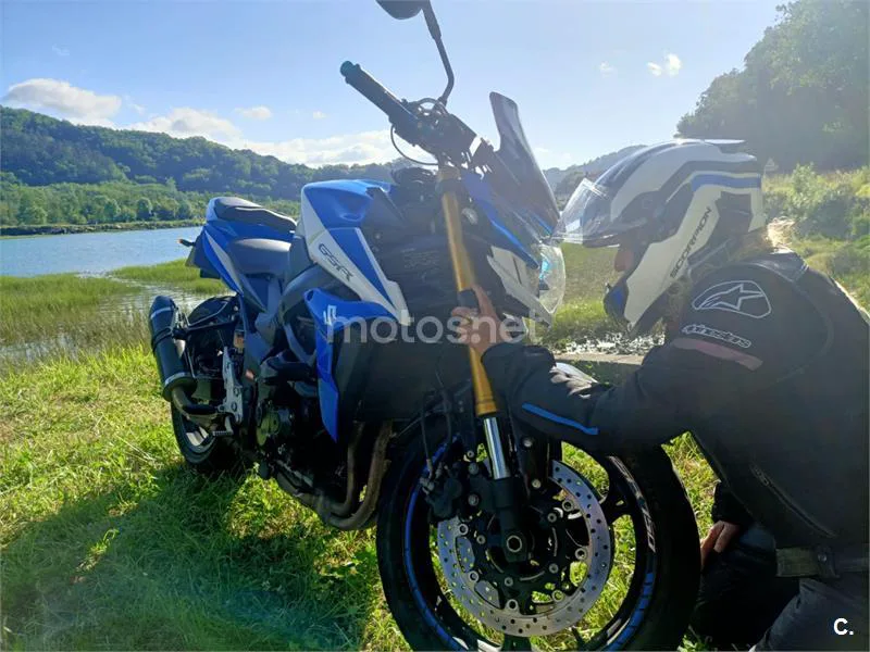 Suzuki GSR 750 – Vista 2
