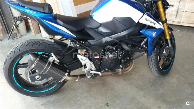 Suzuki GSR 750 – Vista 3