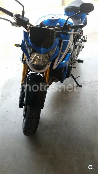 Suzuki GSR 750 – Vista 4