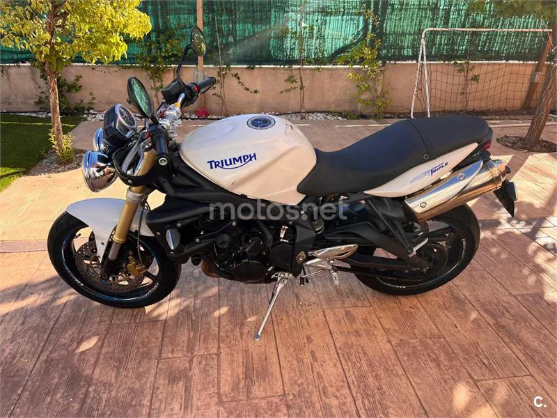 Triumph Street Triple – Vista 4