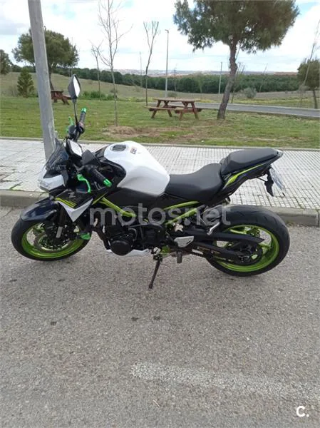 Kawasaki Z 900 – Vista 2