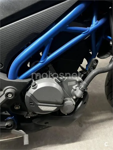 CFMOTO 300 NK – Vista 3