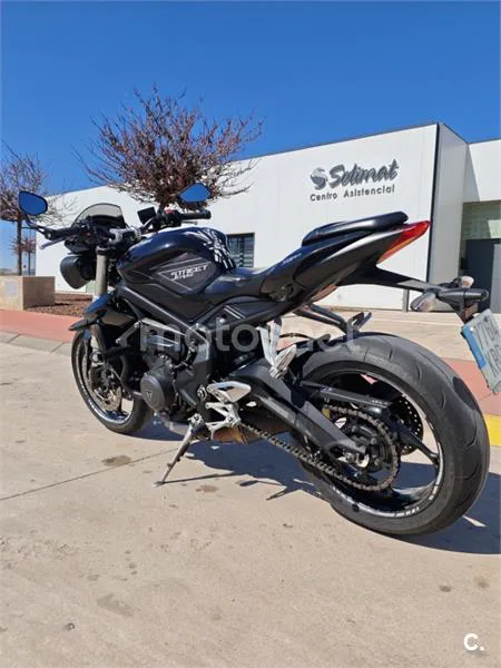 Triumph Street Triple – Vista 3