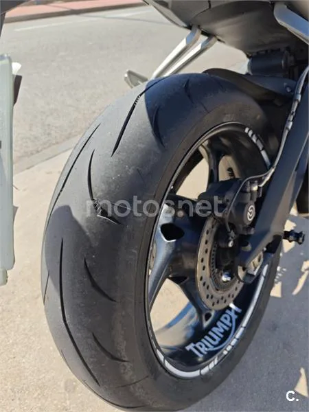 Triumph Street Triple – Vista 8