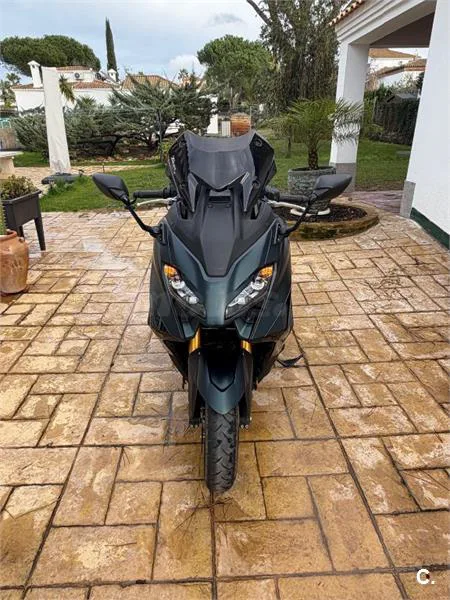 Yamaha TMAX – Vista 2