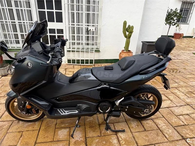 Yamaha TMAX – Vista 4