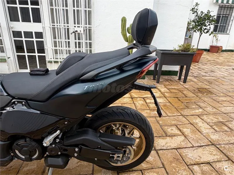 Yamaha TMAX – Vista 5