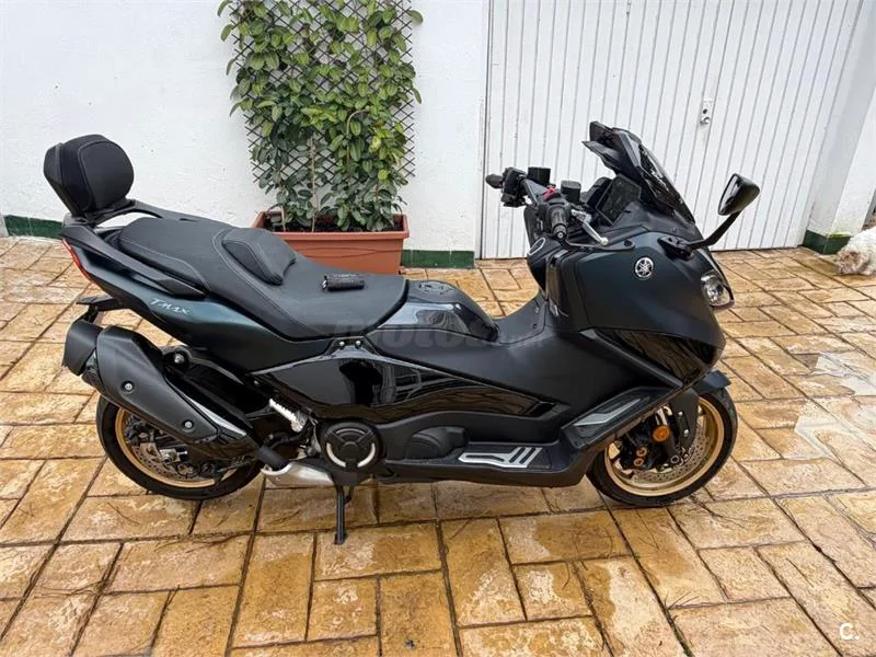Yamaha TMAX – Vista 7