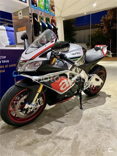 Aprilia RSV4 RF – Vista 3