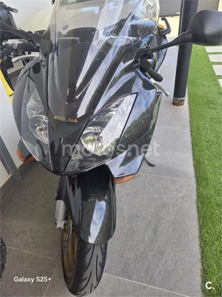 Honda VFR 800 FI – Vista 3