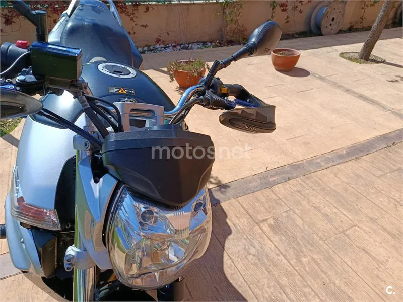 Suzuki GSR 600 – Vista 11