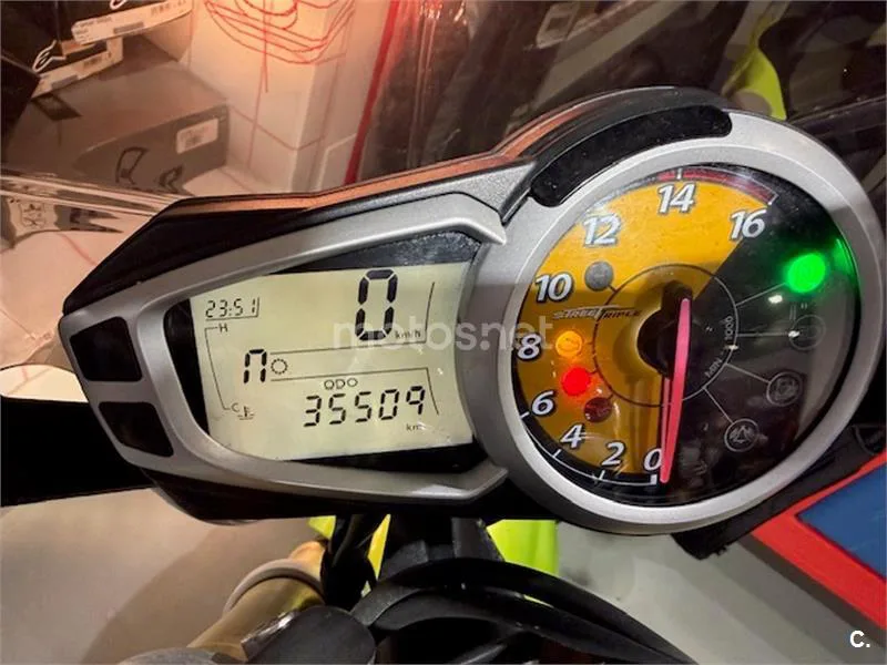 Triumph Street Triple – Vista 4