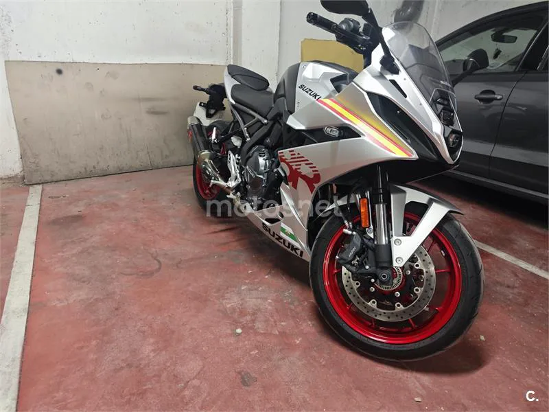 Suzuki GSX-8R – Vista 3