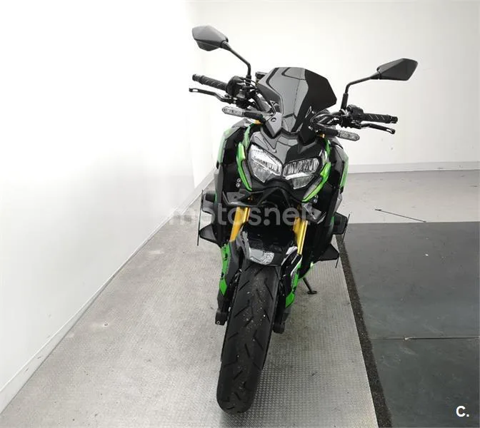 Kawasaki Z900 – Vista 17