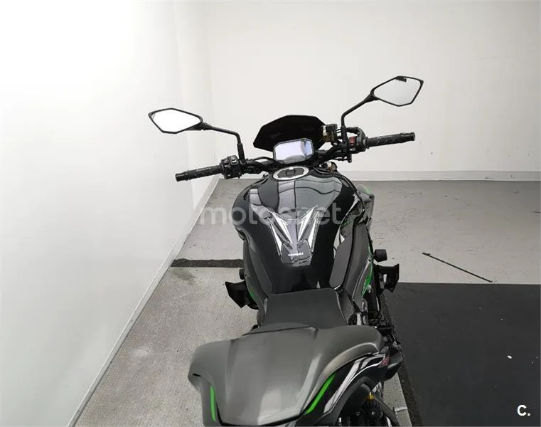 Kawasaki Z900 – Vista 7