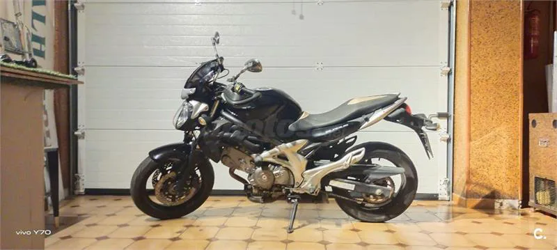Suzuki GSF Bandit 650 – Vista 2