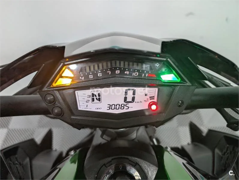 Kawasaki Z1000 – Vista 11
