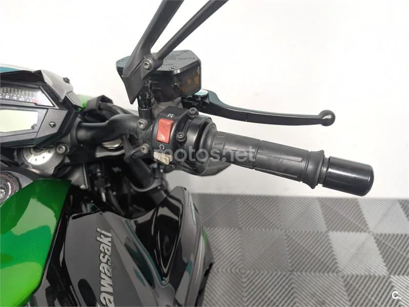 Kawasaki Z1000 – Vista 12