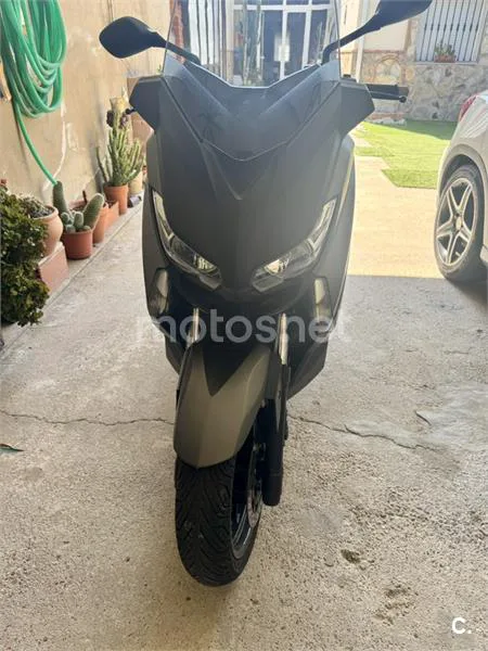 Yamaha XMAX 400 – Vista 3