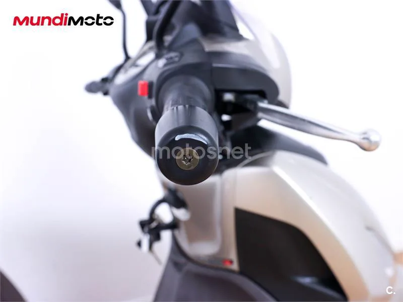 Piaggio Beverly – Vista 15