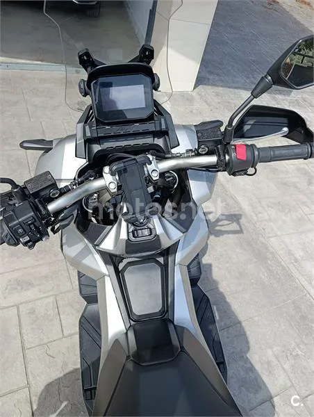 Honda ADV 350 – Vista 4