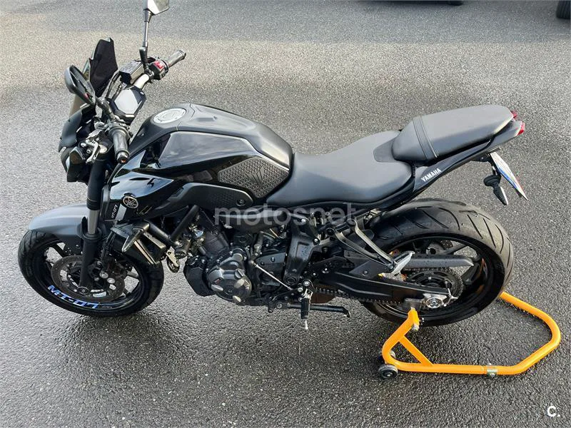 Yamaha MT-07 – Vista 7