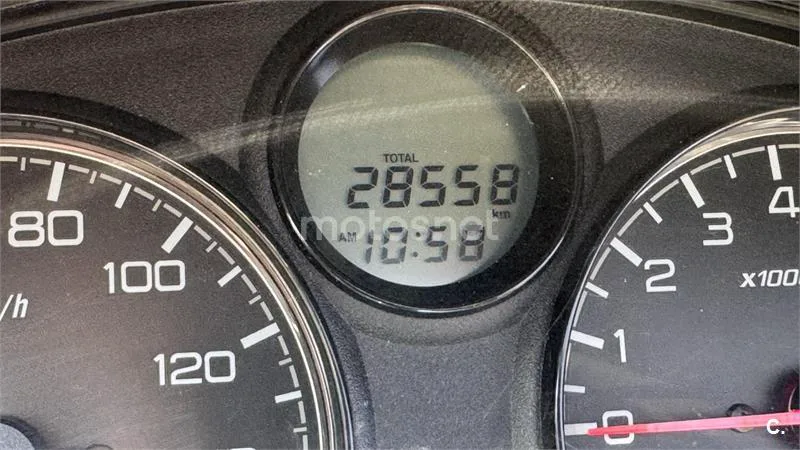 Honda Forza 250 EX – Vista 3