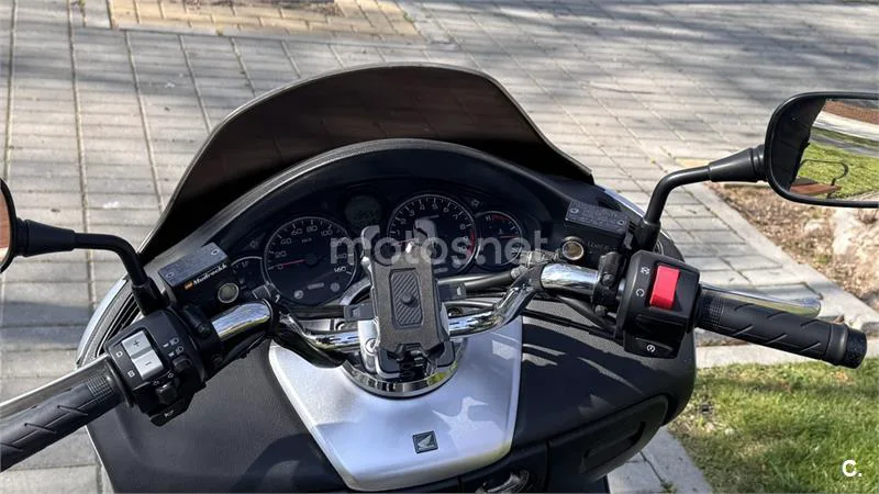 Honda Forza 250 EX – Vista 4