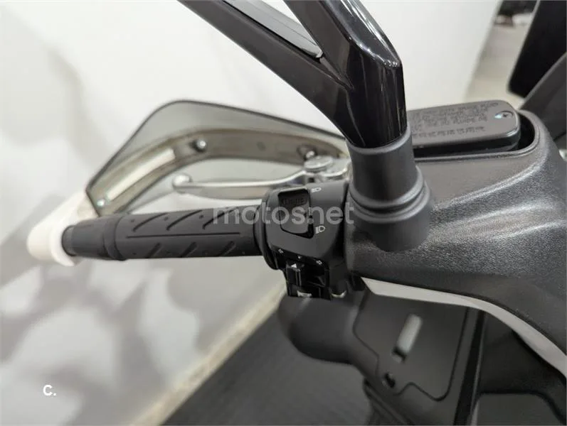 Kymco Xciting 400 – Vista 9
