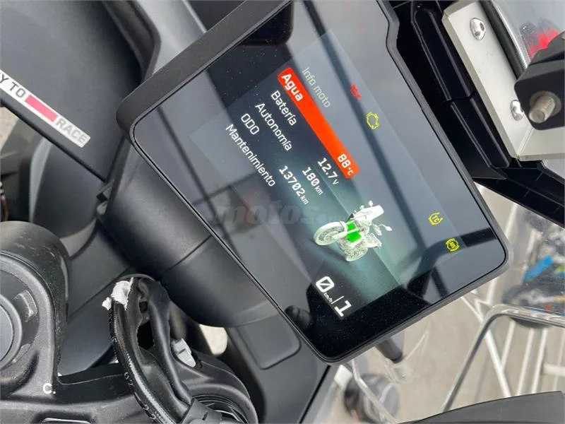 KTM 890 – Vista 4