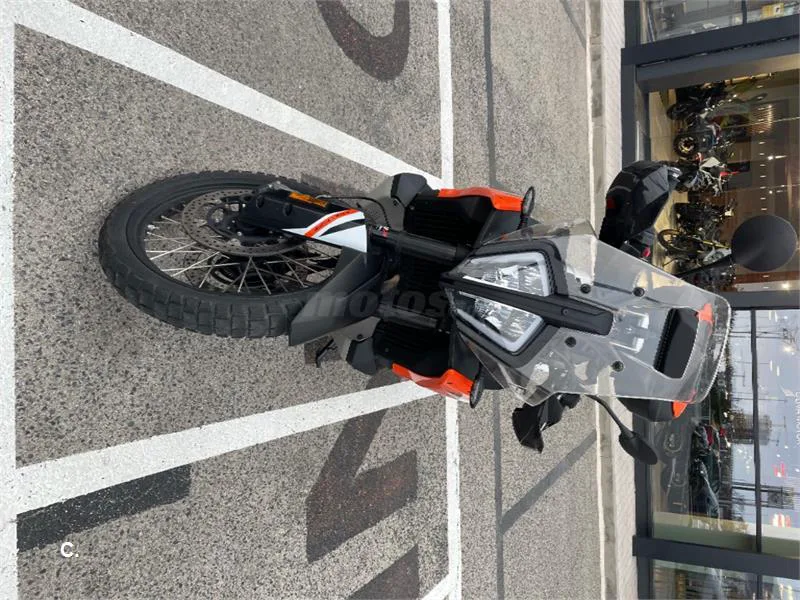KTM 890 – Vista 5