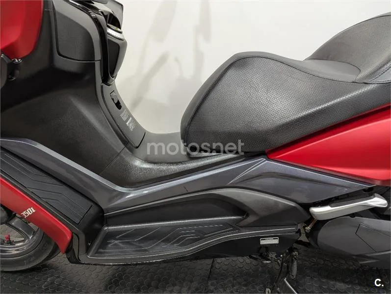 Kymco Super Dink 350 – Vista 3