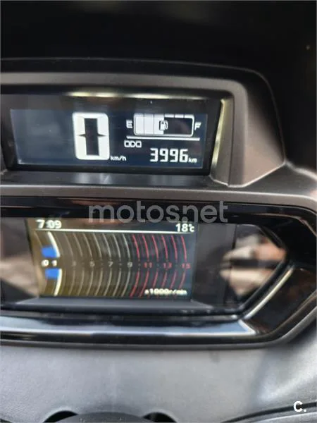 Yamaha XMAX 125 – Vista 7