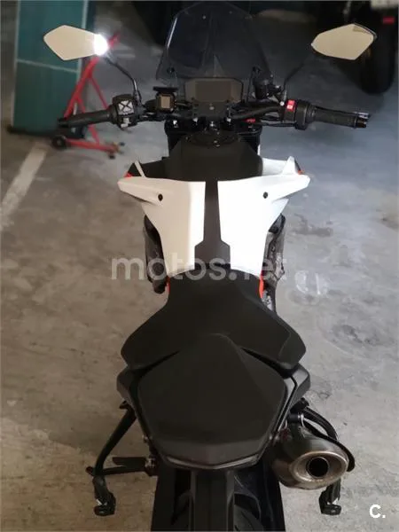 KTM 890 – Vista 3