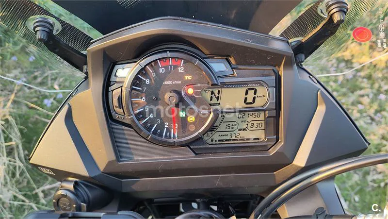 Suzuki V-Strom 650 XT – Vista 13