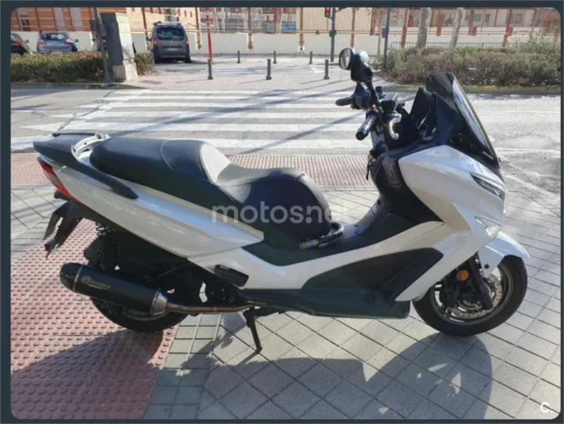 Kymco Grand Dink 300 – Vista 3